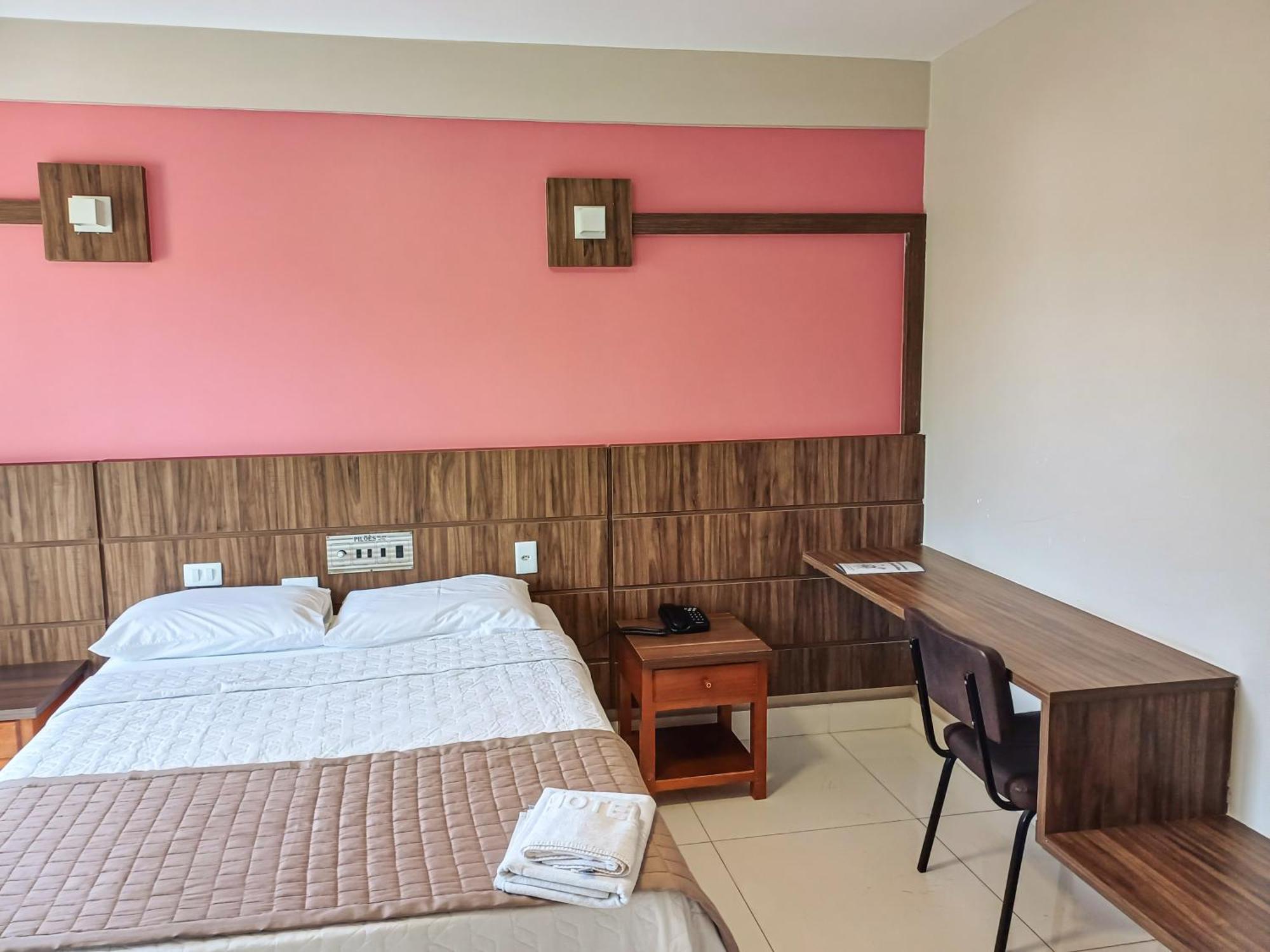 Piloes Palace Hotel Mineiros Extérieur photo