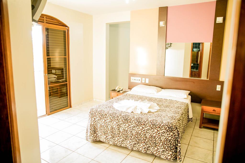 Piloes Palace Hotel Mineiros Chambre photo
